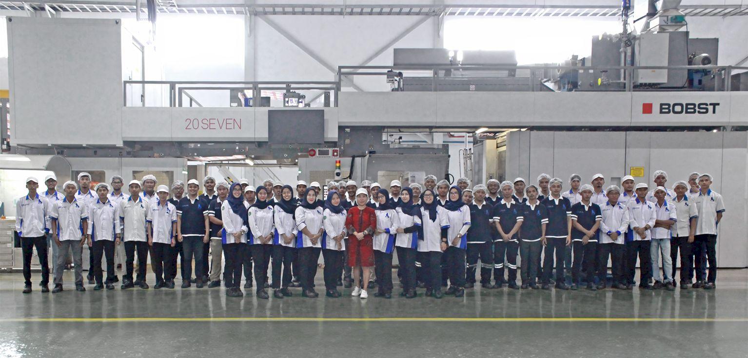 Group photo of the CPI team in front of a new Bobst line