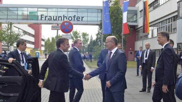 Visit of French President Macron with German Federal President Steinmeier at Fraunhofer IPMS in Dresden.