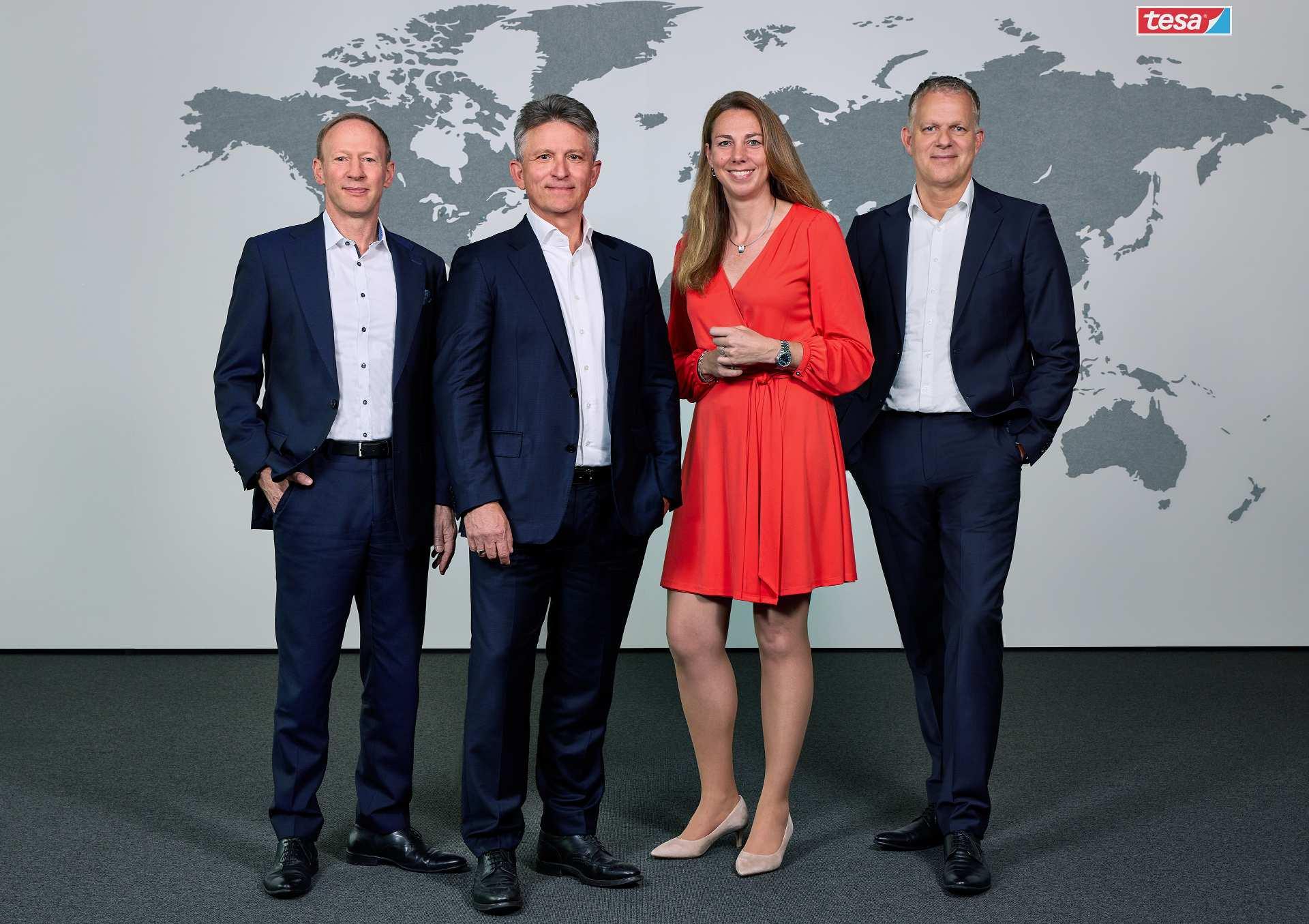 (from left to right): Dr. Andreas Mack (Member of the Executive Board, Consumer) Dr. Norman Goldberg (Chief Executive Officer), Dr. Ingrid Sebald (Member of the Executive Board, Technology), Dr. Jörg Diesfeld (Chief Financial Officer)