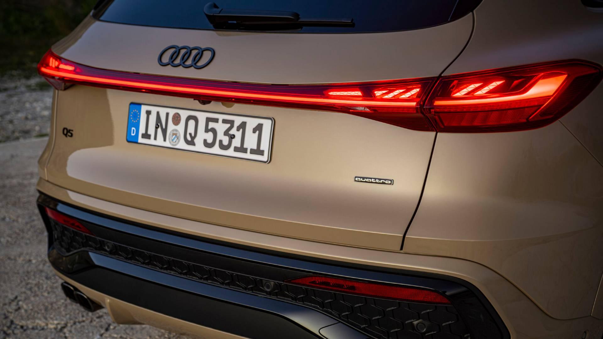 Audi Q5 SUV (Colour Sakhir Gold Metallic)