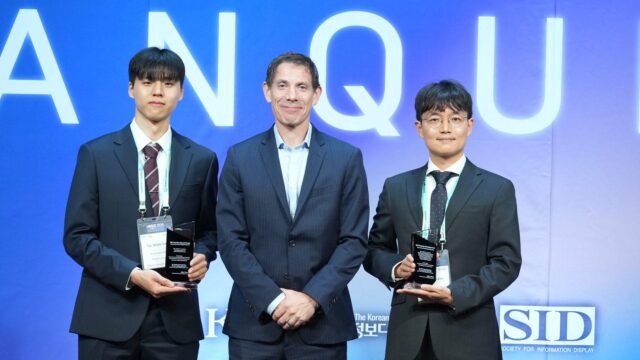 UDC's Dr. Mike Weaver (centre) presenting UDC's annual Innovative Research and Pioneering Technology Awards to Tae Wook Yang (left) and Dong Jun Kim (right).