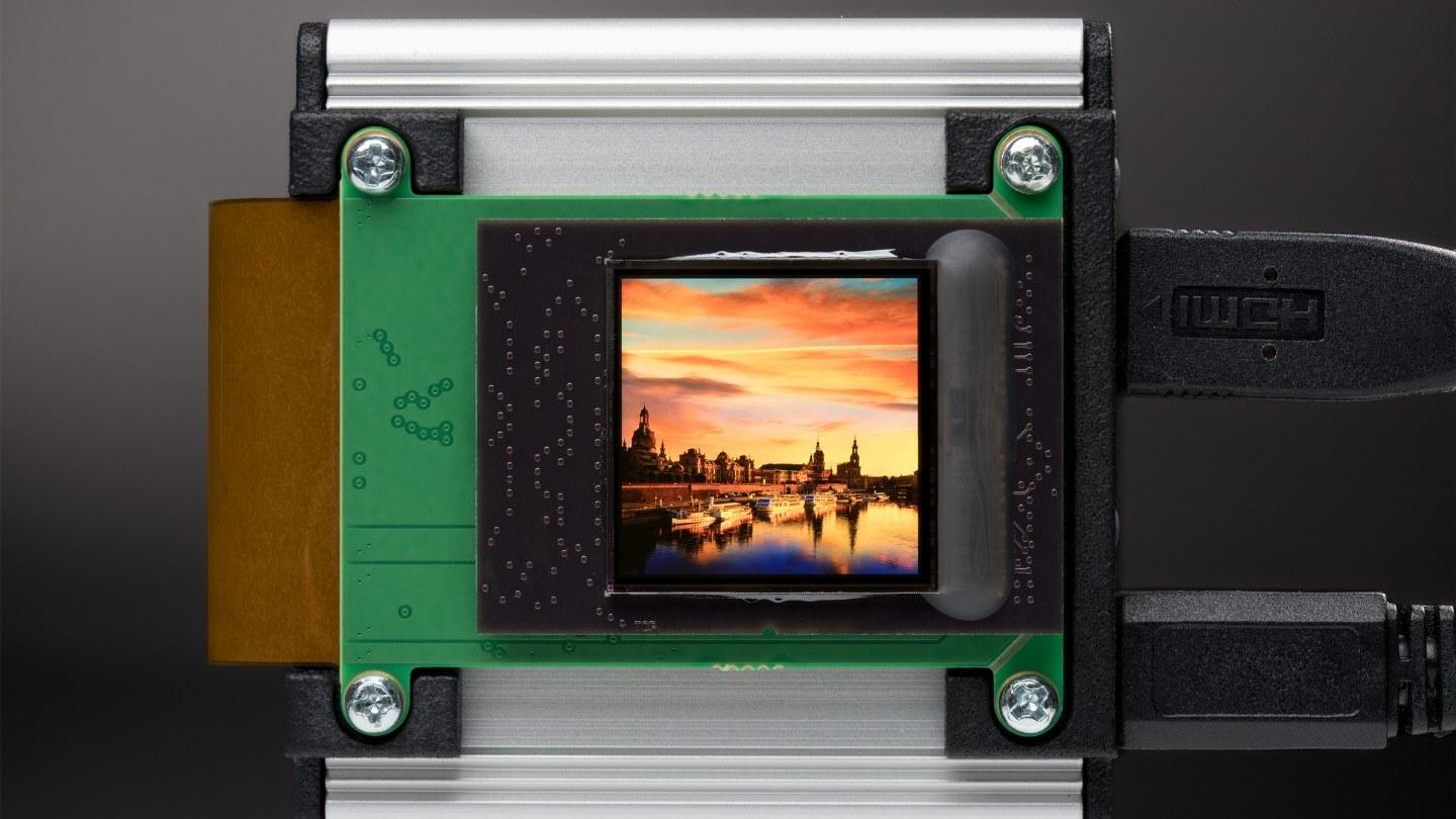 OLED microdisplay with 2K resolution (2,048 × 2,048 pixels, 1.07 inch).